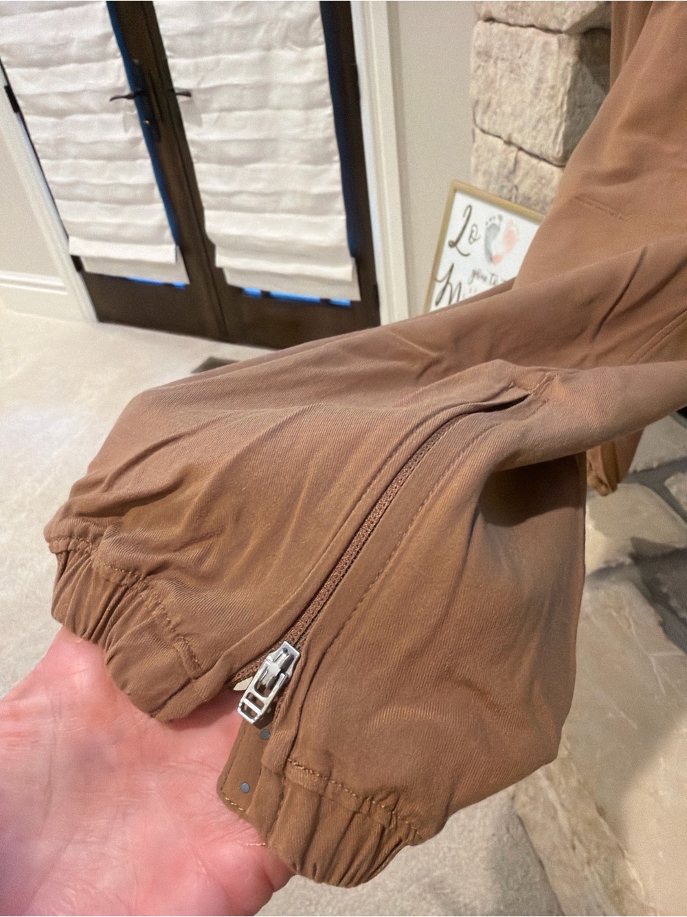 lululemon athletica Camel-Tone Elastic Hem Joggers sz 10 - Picture 3 of 6